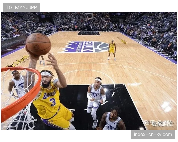 湖人构建反位置模糊化防守 锋线铁锁群覆盖面积大